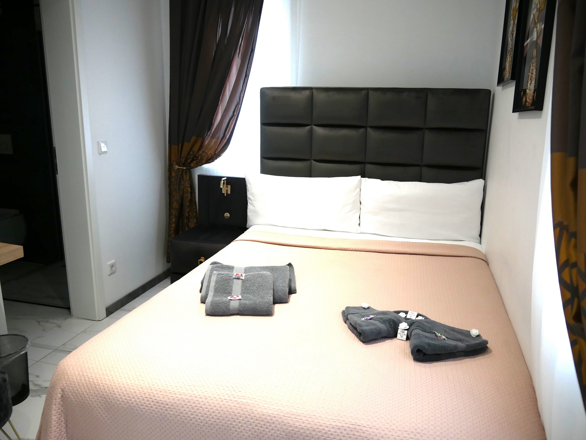 sd hotel zimmer5 bett